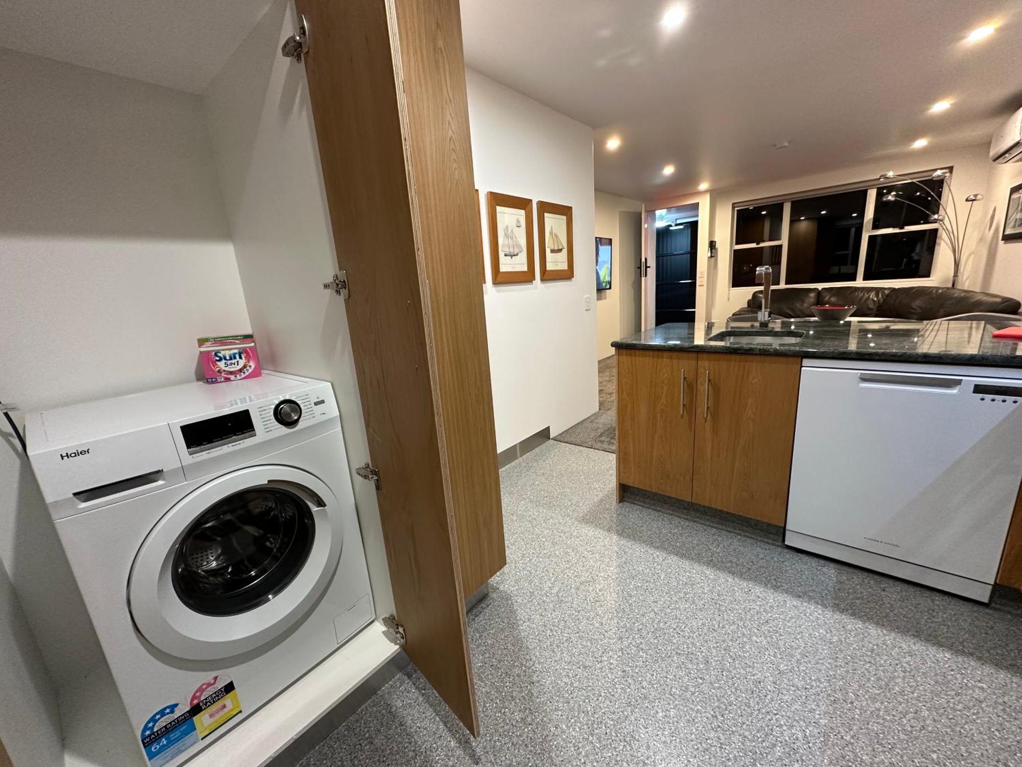 Plymouth Central City 2 Bedroom Apartments New Plymouth Exterior foto